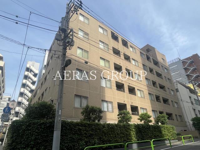 2LDK Mansion in Chiyoda, Tokyo
