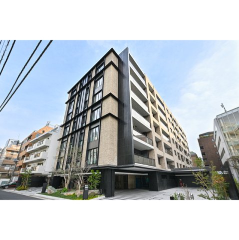 2LDK Mansion in Chiyoda, Tokyo - Image 1
