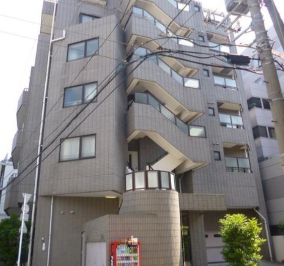 2LDK Mansion in Meguro, Tokyo - Image 1
