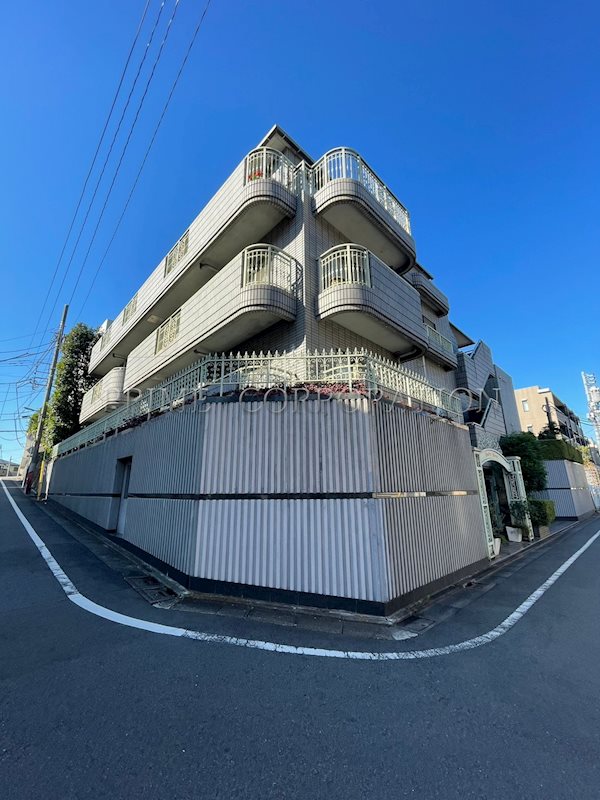 2LDK Mansion in Meguro, Tokyo - Image 1