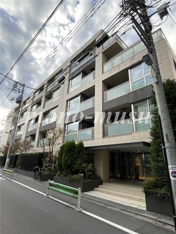 2LDK Mansion in Meguro, Tokyo - Image 1