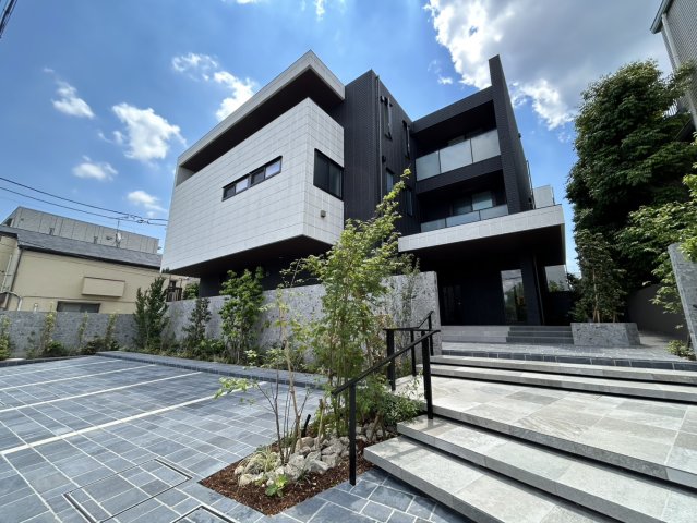 2LDK Mansion in Meguro, Tokyo - Image 1