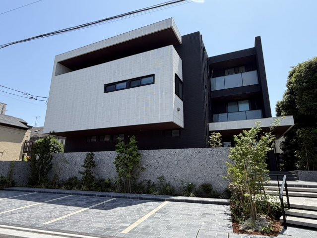 2LDK Mansion in Meguro, Tokyo - Image 1
