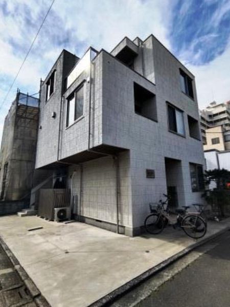 2LDK Mansion in Meguro, Tokyo - Image 1