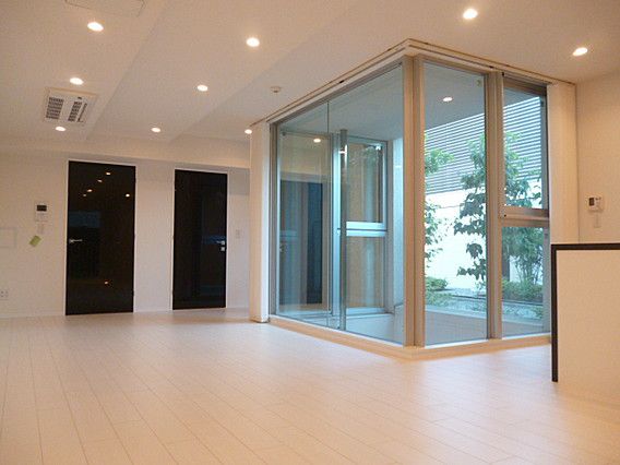 2LDK Mansion in Minato, Tokyo — photo 3 of 3