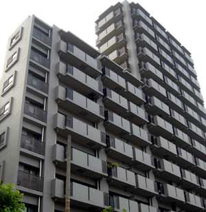 2LDK Mansion in Minato, Tokyo - Image 1