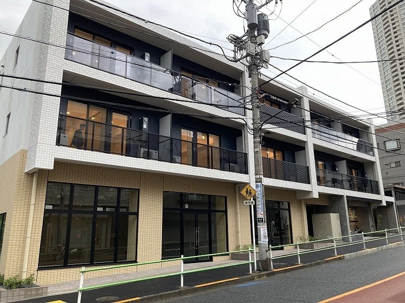 2LDK Mansion in Minato, Tokyo - Image 1