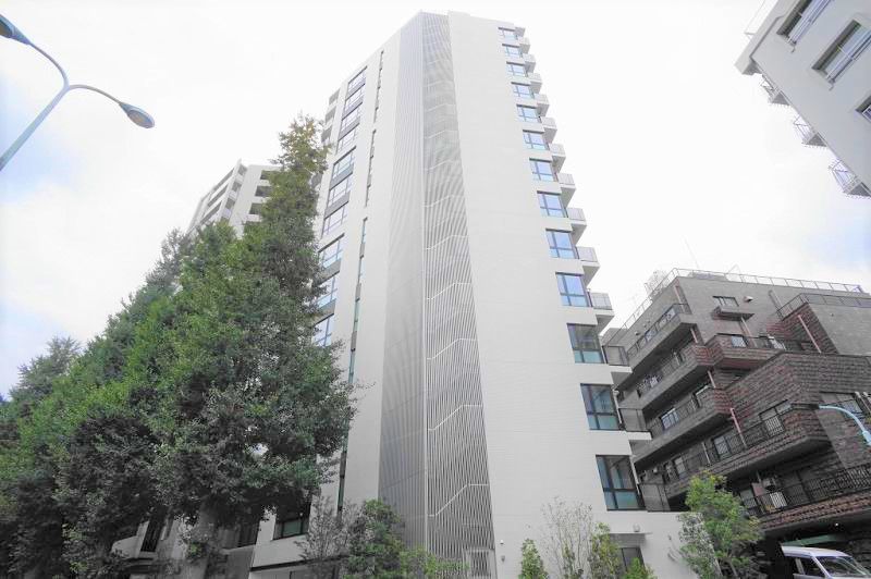 2LDK Mansion in Minato, Tokyo - Image 1