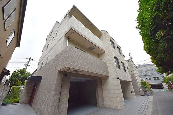 2LDK Mansion in Minato, Tokyo