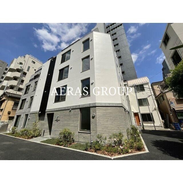 2LDK Mansion in Minato, Tokyo - Image 1