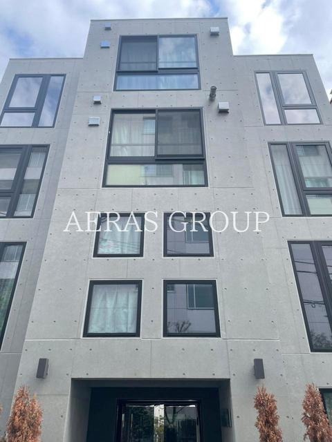 2LDK Mansion in Minato, Tokyo - Image 1