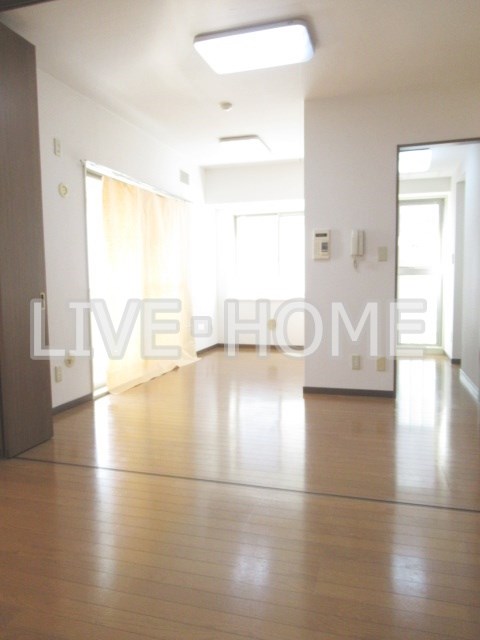 2LDK Mansion in Nakano, Tokyo — photo 3 of 3