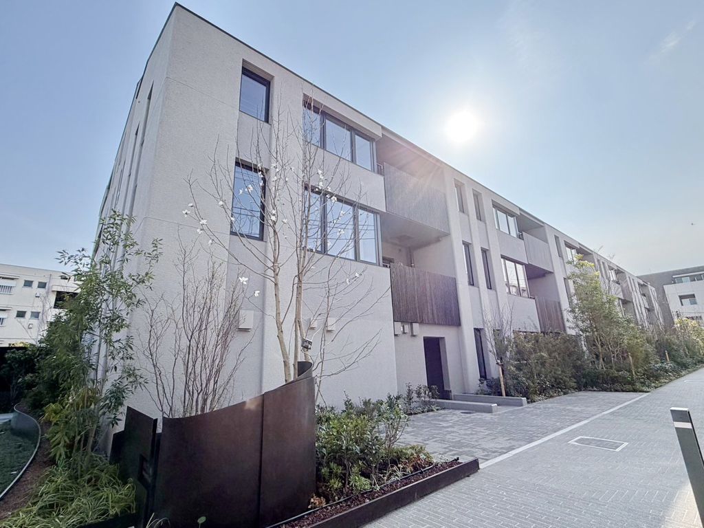 2LDK Mansion in Setagaya, Tokyo - Image 1