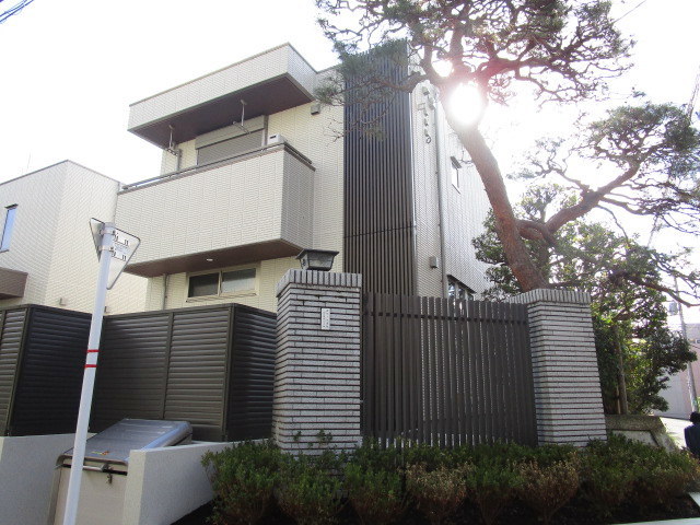 2LDK Mansion in Setagaya, Tokyo - Image 1
