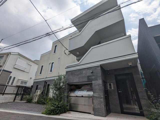 2LDK Mansion in Setagaya, Tokyo - Image 1