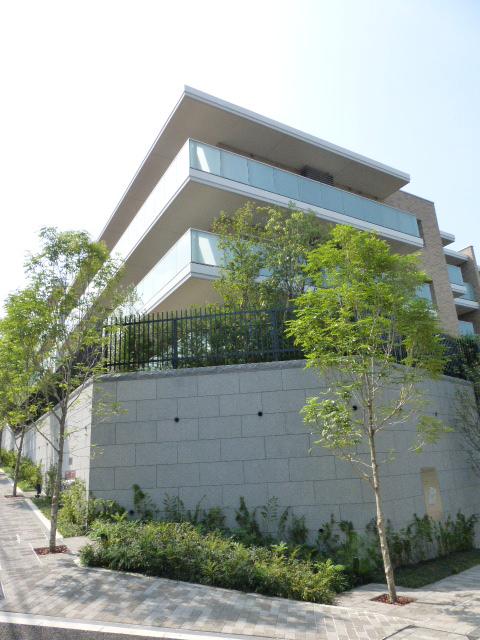 2LDK Mansion in Shibuya, Tokyo - Image 1