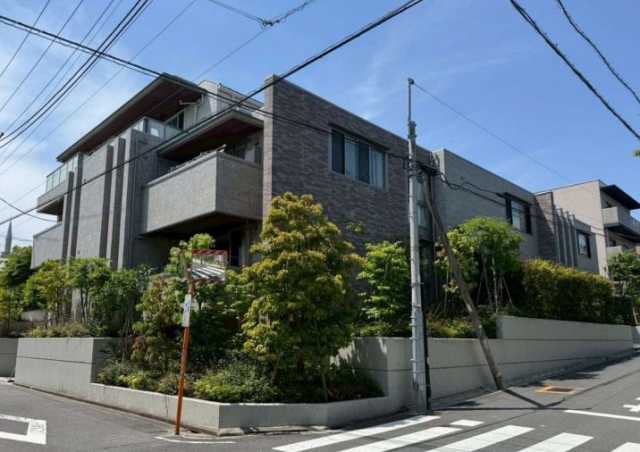 2LDK Mansion in Shibuya, Tokyo - Image 1