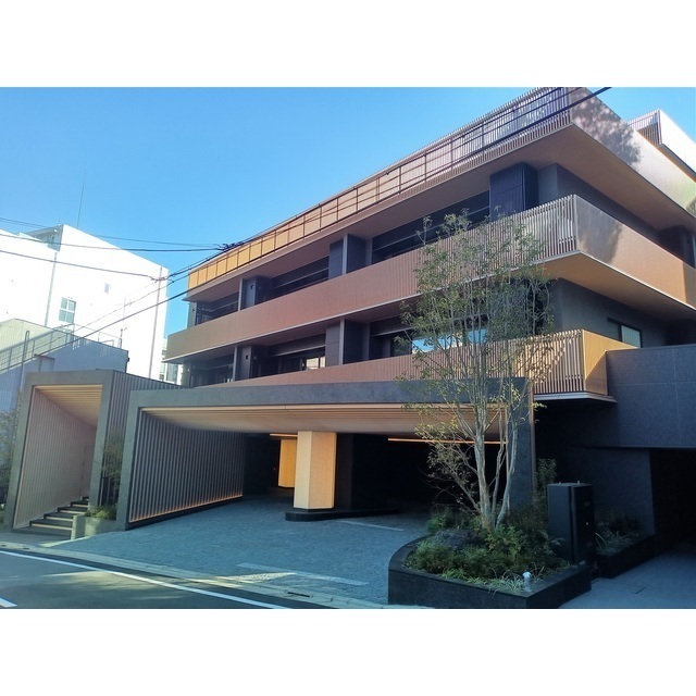 2LDK Mansion in Shibuya, Tokyo - Image 1