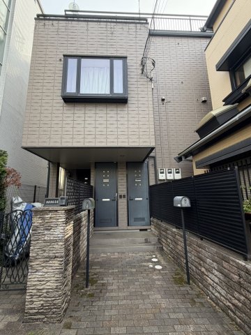 2LDK Mansion in Shibuya, Tokyo - Image 1