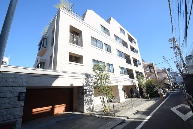 2LDK Mansion in Shibuya, Tokyo