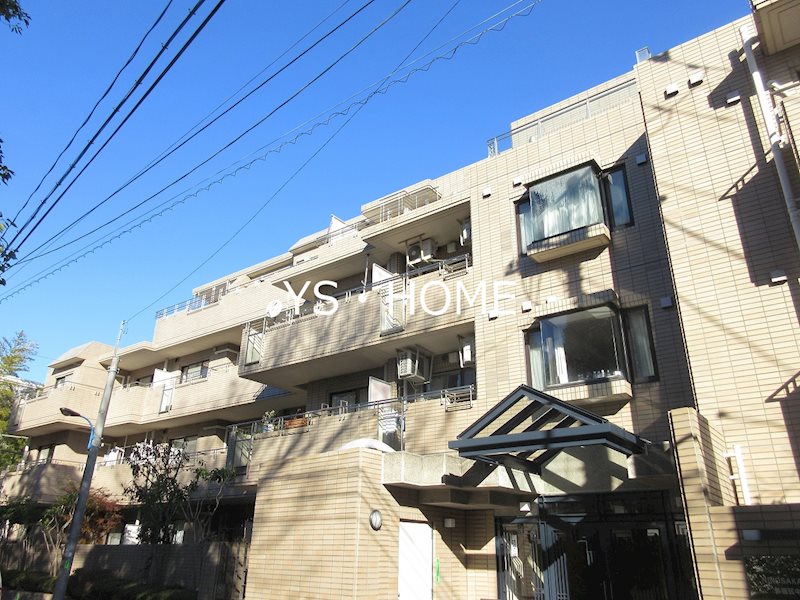2LDK Mansion in Shinjuku, Tokyo - Image 1