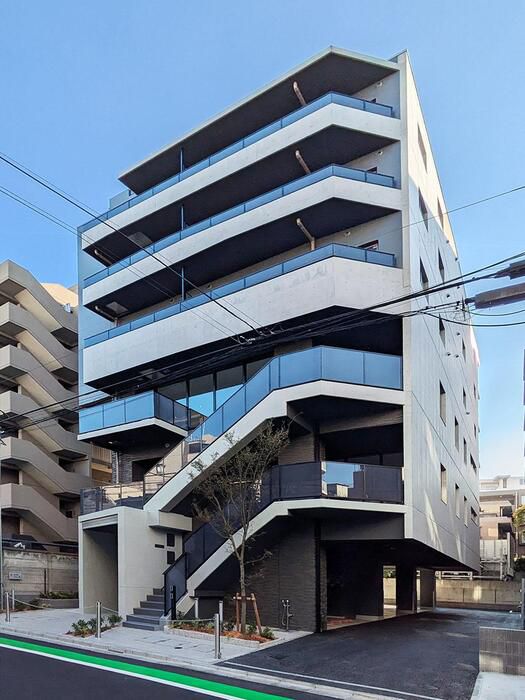 2LDK Mansion in Shinjuku, Tokyo - Image 1