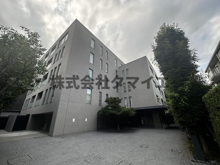2LDK Mansion in Shinjuku, Tokyo - Image 1