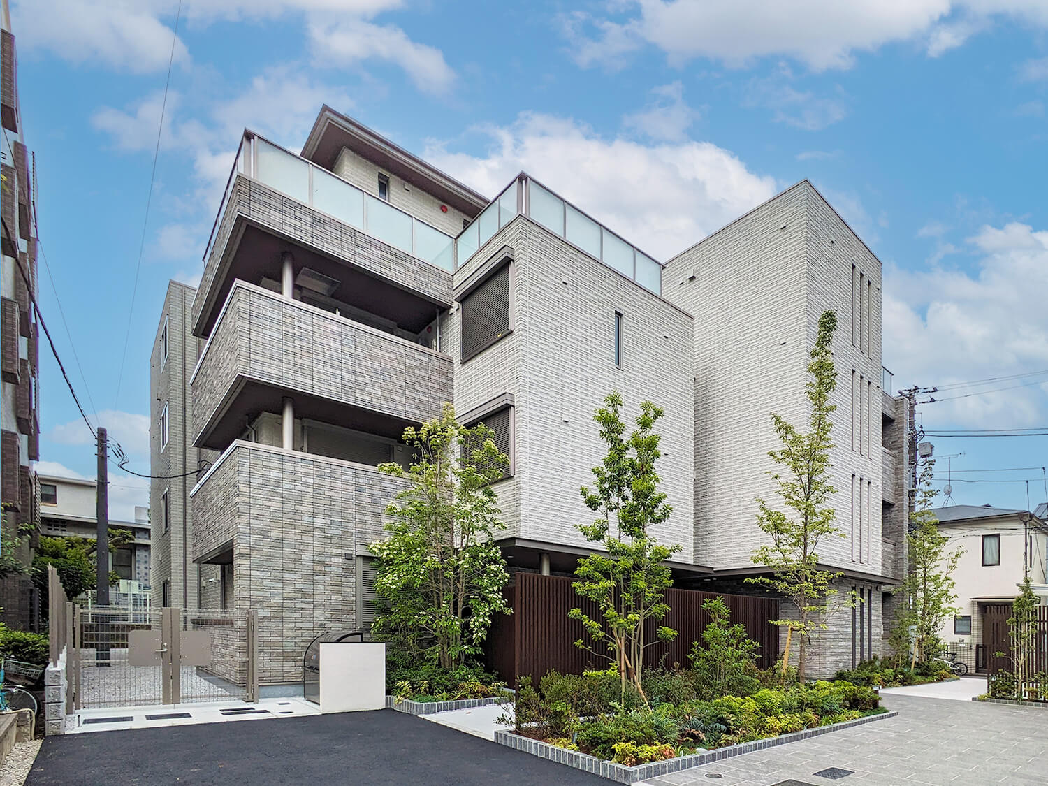 2LDK Mansion in Shinjuku, Tokyo - Image 1
