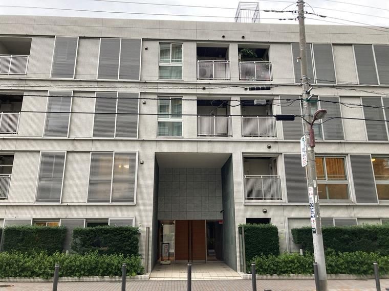 2LDK Mansion in Shinjuku, Tokyo - Image 1