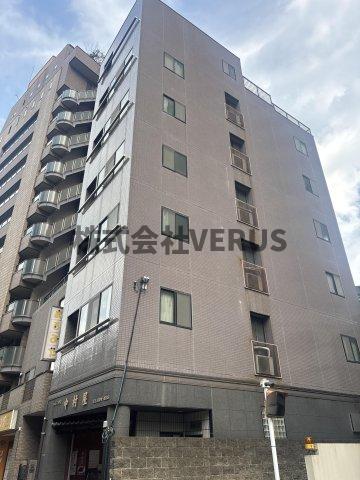 2LDK Mansion in Shinjuku, Tokyo - Image 1