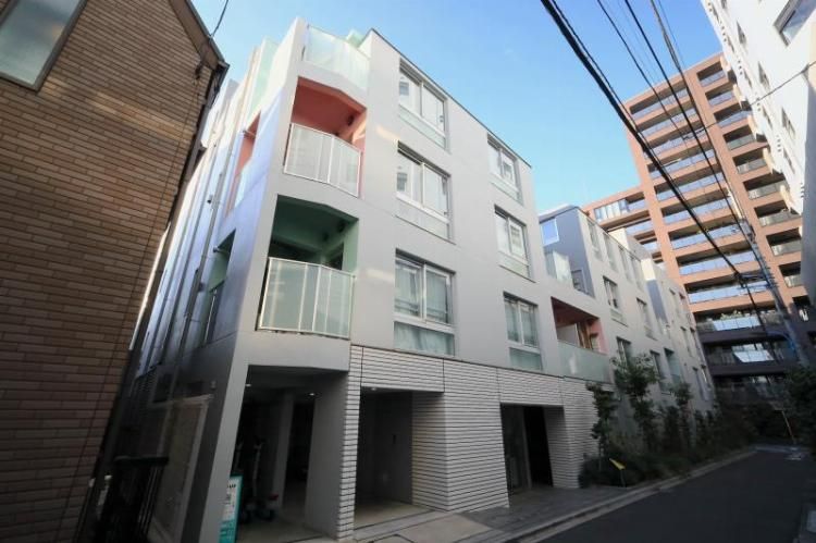 2LDK Mansion in Shinjuku, Tokyo - Image 1