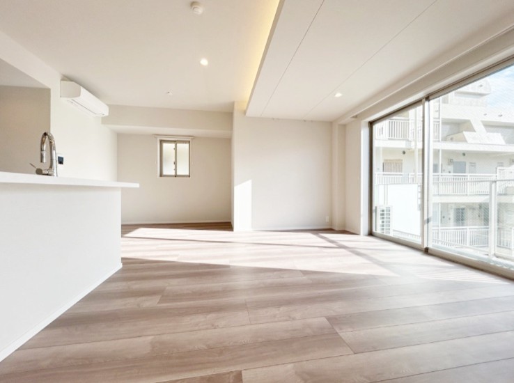 2LDK Mansion in Shinjuku, Tokyo - Image 1