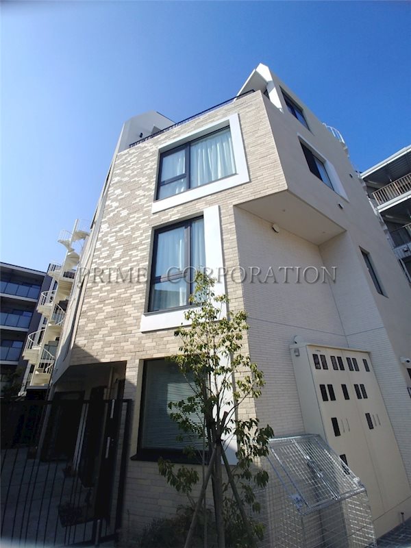 2LDK Mansion in Shinjuku, Tokyo - Image 1