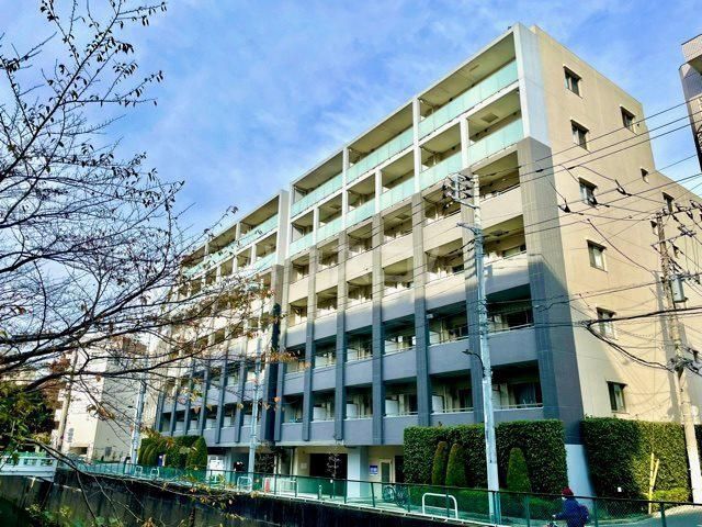 2LDK Mansion in Shinjuku, Tokyo - Image 1