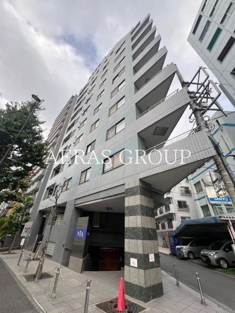 2LDK Mansion in Shinjuku, Tokyo - Image 1