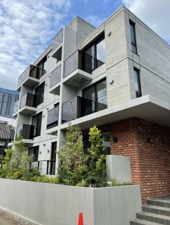 2LDK Mansion in Shinjuku, Tokyo - Image 1