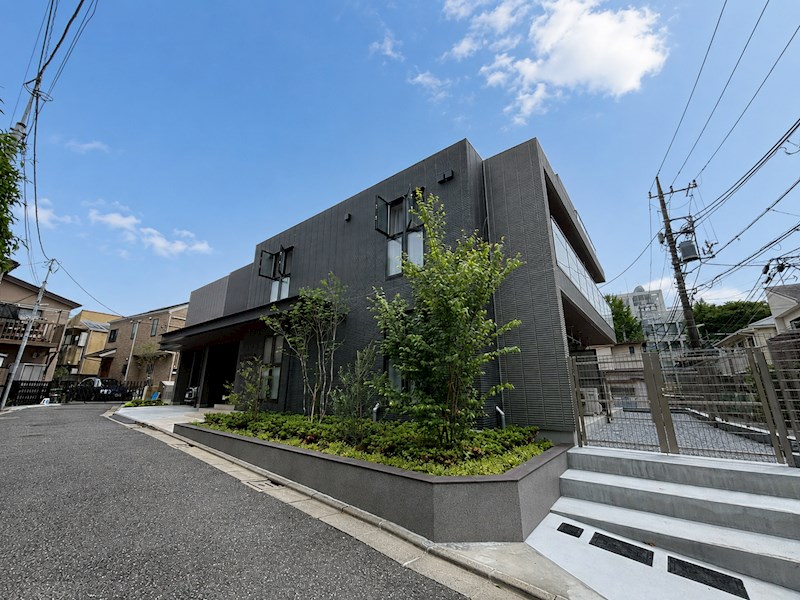 2LDK Mansion in Suginami, Tokyo - Image 1