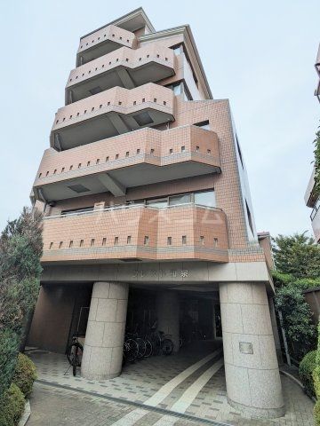 2LDK Mansion in Suginami, Tokyo - Image 1