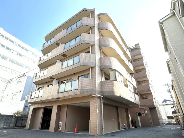 2LDK Mansion in Toshima, Tokyo - Image 1