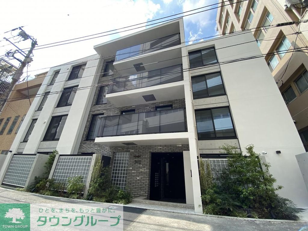 2LDK Mansion in Toshima, Tokyo - Image 1