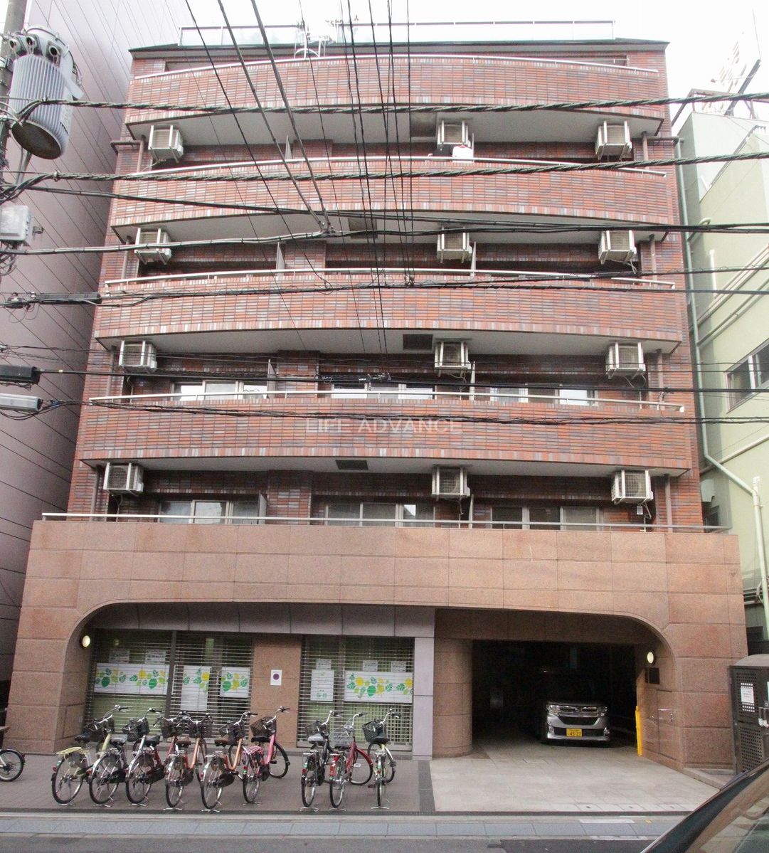 2SLDK Mansion in Shibuya, Tokyo - Image 1