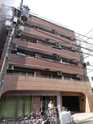 2SLDK Mansion in Shibuya, Tokyo - Image 1