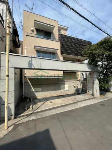 3LDK Apartment in Shibuya, Tokyo - Image 1