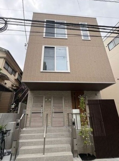 3LDK Apartment in Shibuya, Tokyo - Image 1
