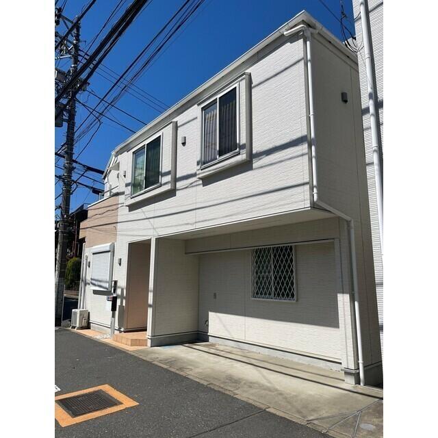 3LDK Apartment in Shinjuku, Tokyo - Image 1