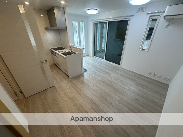 3LDK Apartment in Suginami, Tokyo — photo 3 of 3