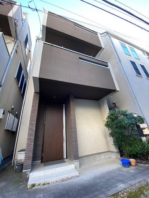 3LDK Apartment in Toshima, Tokyo - Image 1