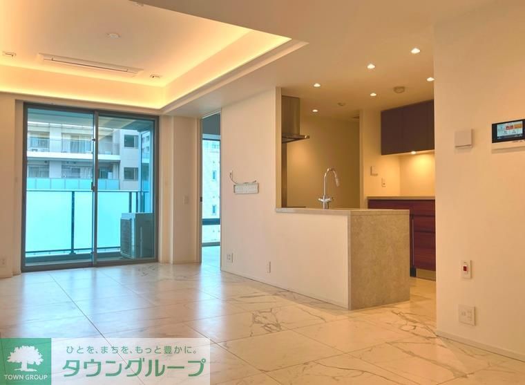 3LDK Mansion in Chiyoda, Tokyo — photo 3 of 3