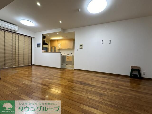 3LDK Mansion in Chiyoda, Tokyo — photo 3 of 3
