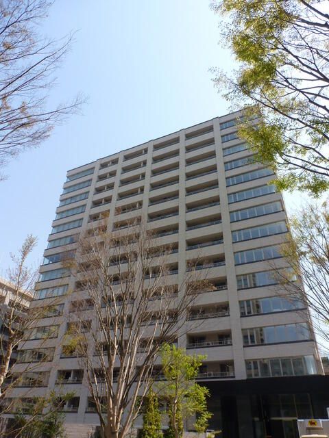 3LDK Mansion in Chiyoda, Tokyo - Image 1
